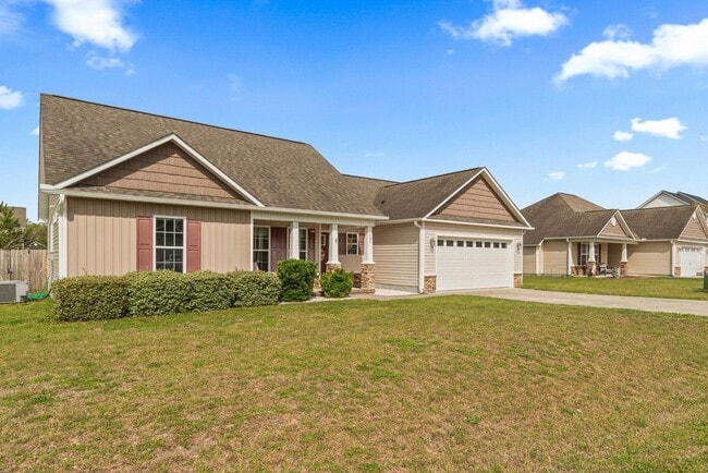 Building Photo - Open Floor Plan with Covered Patio & Fire Pit