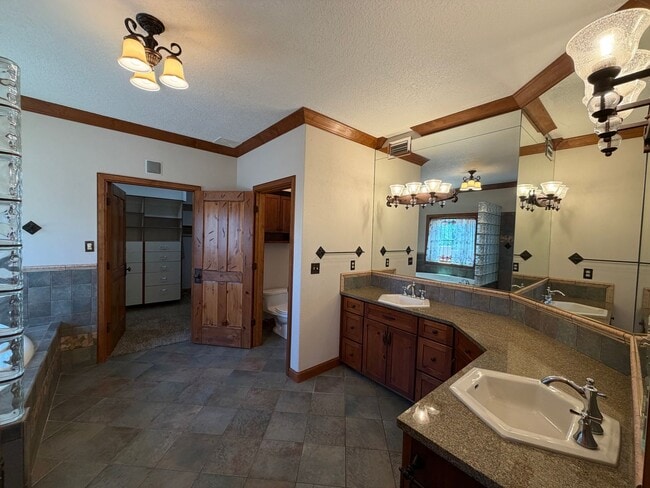 Building Photo - Beautiful 3 Bedroom Single Story Custom Home Plus Office Available Near Tramway Blvd NE & I-40!