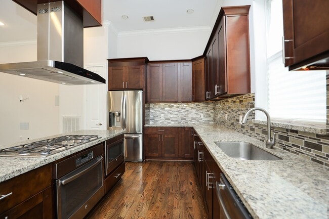 Building Photo - 2212 Stuart St