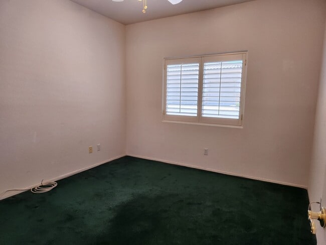 Building Photo - SINGLE STORY TOWN HOME AVAILABLE