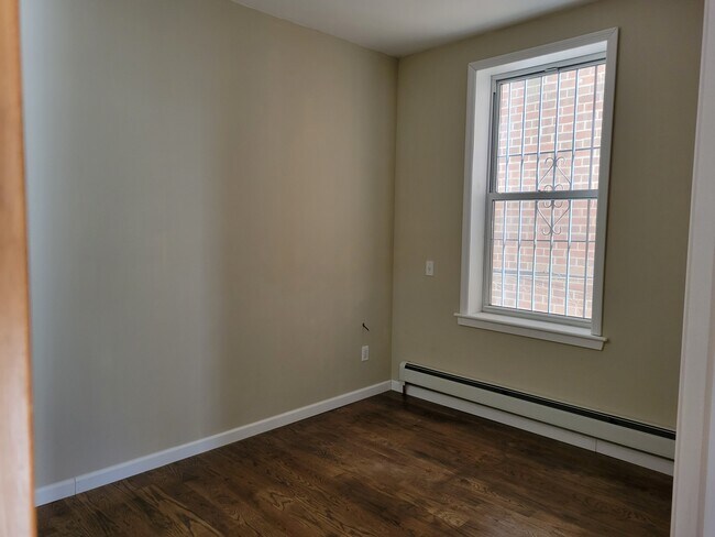 Building Photo - 836 48th St