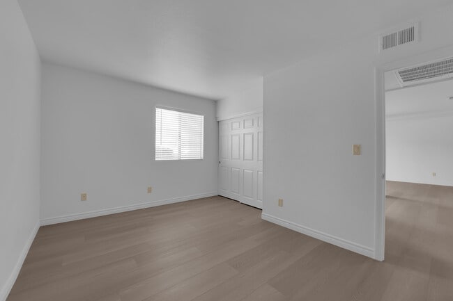 Building Photo - 4921 Indian River Dr