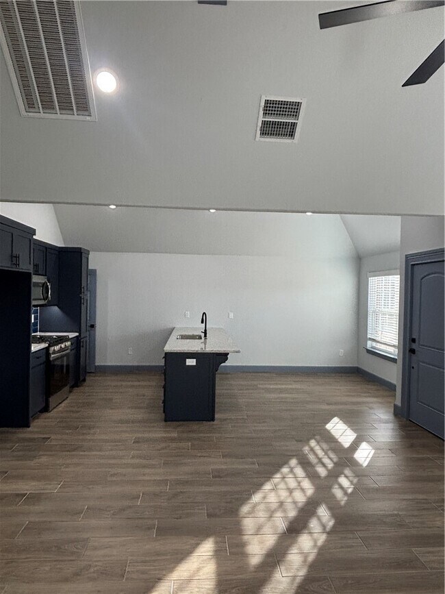 Building Photo - 3200 SW Lovely Ln