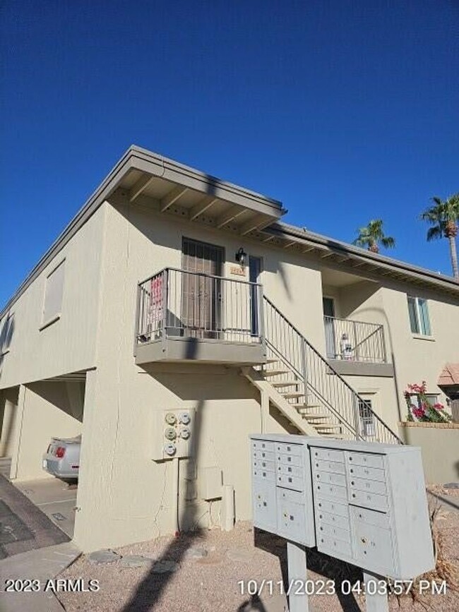 Building Photo - Absolutely Stunning Remodeled 2 Bedroom Co...