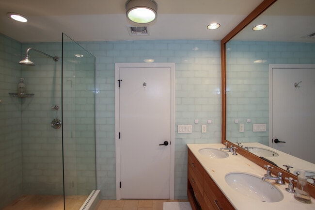 Building Photo - 23 Cross Rd