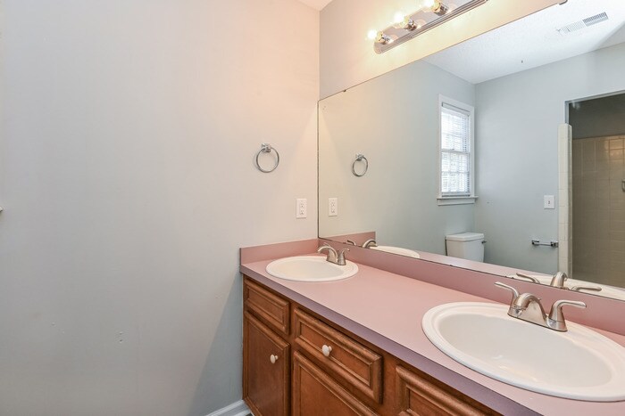 Building Photo - 225 Mockingbird Dr