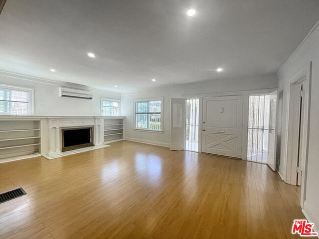 Building Photo - 4919 Elmwood Ave