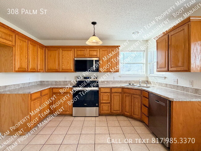 Building Photo - 308 Palm St