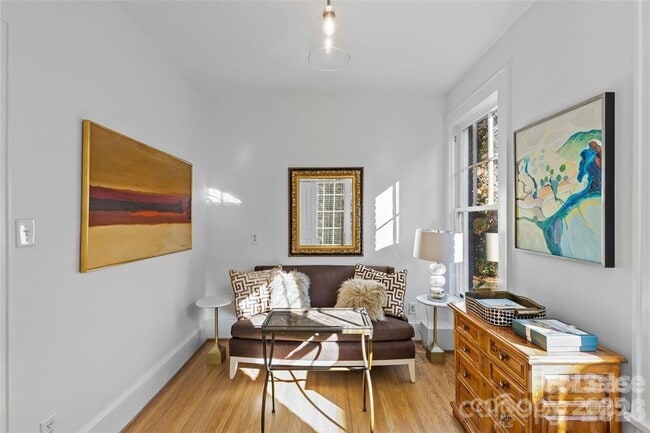 Building Photo - 609 Queens Rd