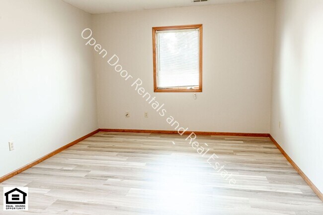 Building Photo - Fort Wayne Rising 1420/1422 Flagstone