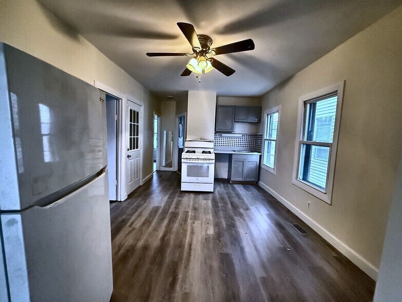 Building Photo - 30 Stanley St