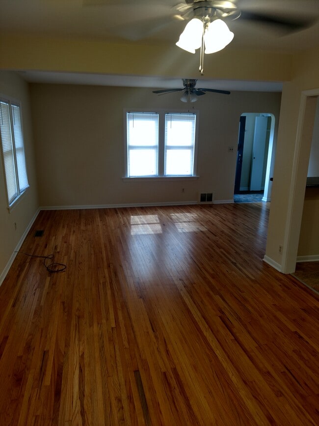 Building Photo - 505 10th Ave NW