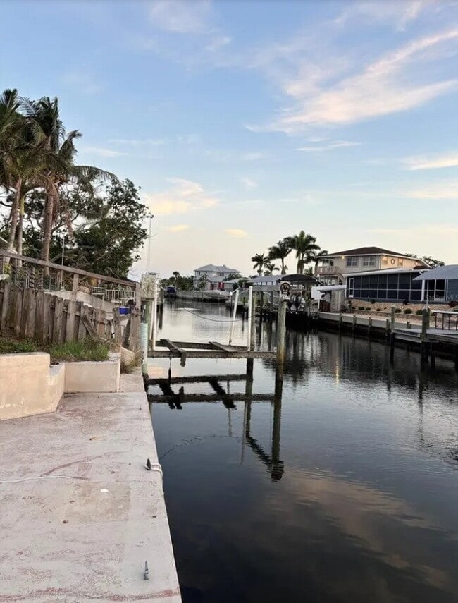 Building Photo - "Charming 3-Bed, 2-Bath Home in Bradenton Oasis – Your Perfect Florida Retreat!"