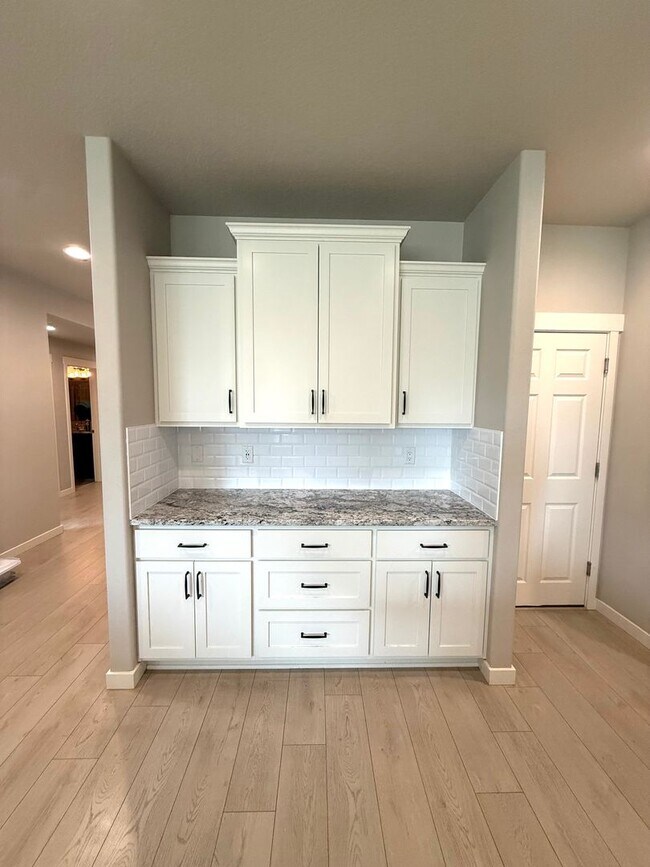Building Photo - Beautiful Three Bedroom in Pasco Near Chiawana High School