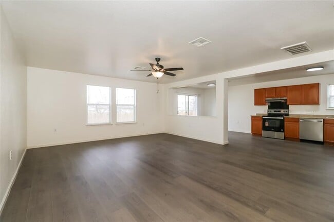 Building Photo - 7012 Doyal Dr