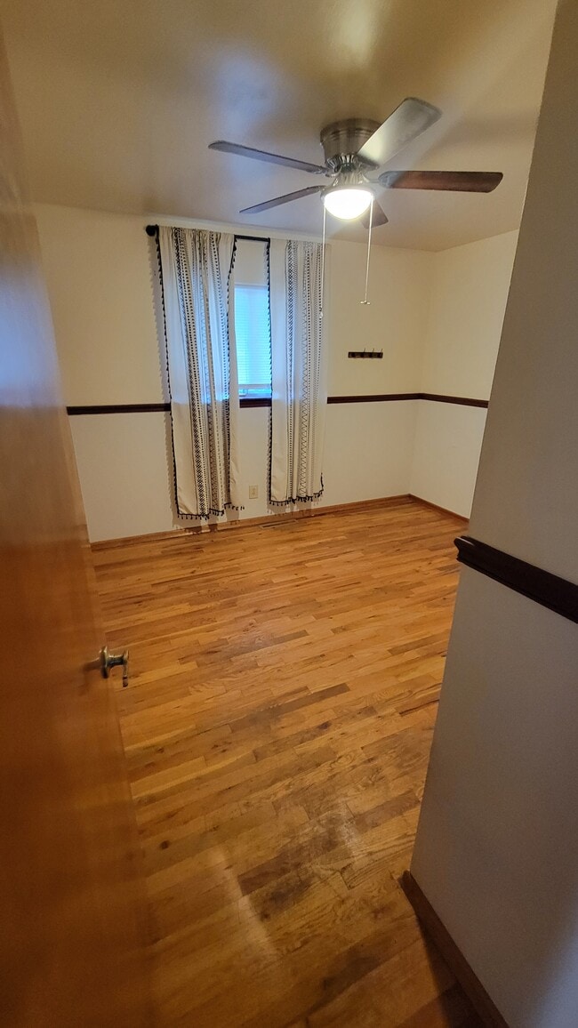 Building Photo - 1160 Phelps Cir