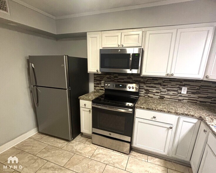 Building Photo - 2141 Province Ln