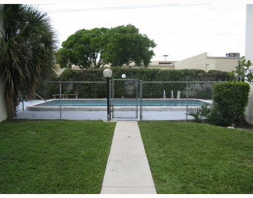 pool - 265 SW 7th St