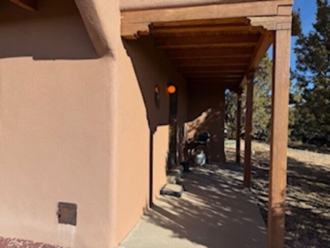 Building Photo - 5 Oriente Ct