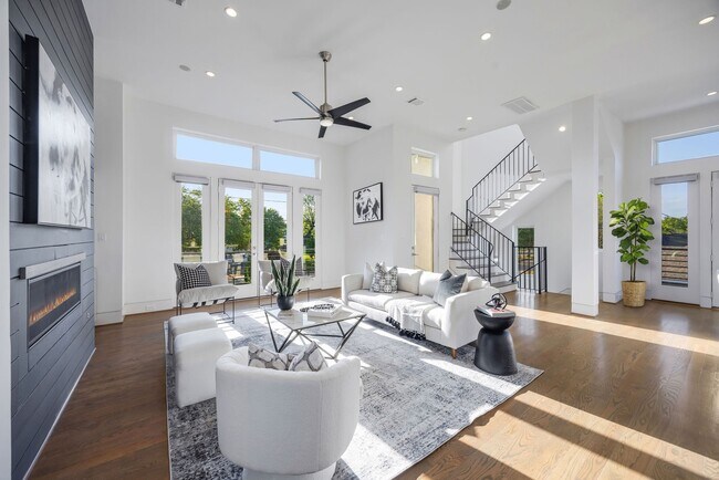 Building Photo - 7327 Shadyvilla Pointe Dr
