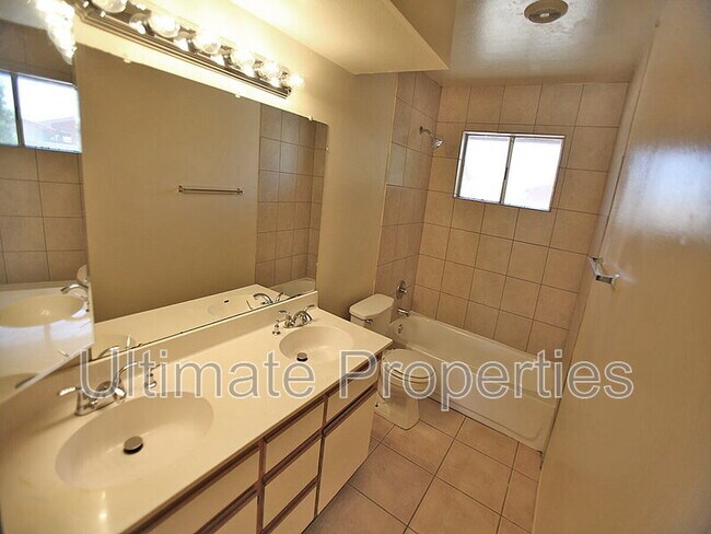 Building Photo - 6043 N 71st Ln