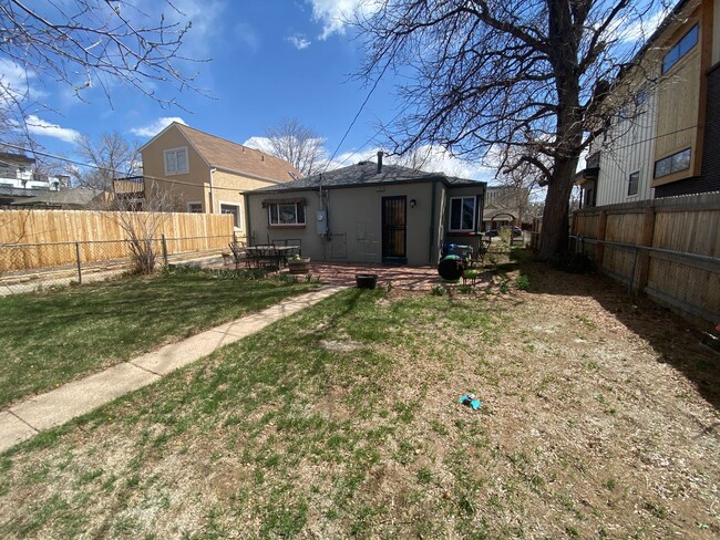 Building Photo - Awesome 2 bedroom Bungalow in Cory-Merill ...