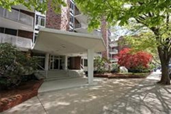 Primary Photo - 19 Winchester St