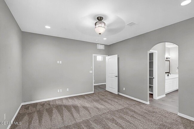 Building Photo - 14717 Pebble Hills Blvd