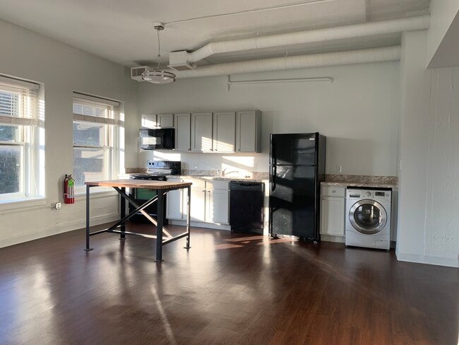 Primary Photo - 3000 Bridge Ave