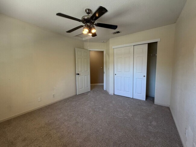 Building Photo - AVAILABLE NOW! Come view this 5 Bedroom single family home in Rocklin!