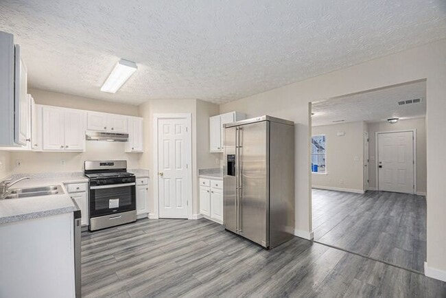 Building Photo - Fully Renovated 3BR/3BA Home with Bonus Room in Lawrenceville!