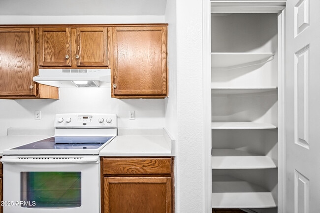 Building Photo - 9018 W Cambridge Ave