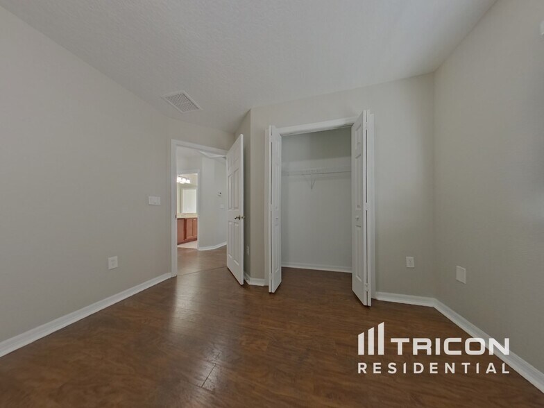 Building Photo - 3542 Oak Brook Ln