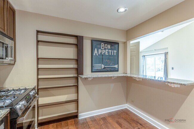 Building Photo - 203 Blossom Ct