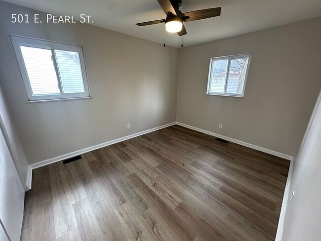 Building Photo - 501 E Pearl St