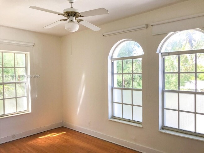 Building Photo - 700 W 51st St