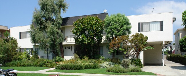 Primary Photo - 9719 Regent St