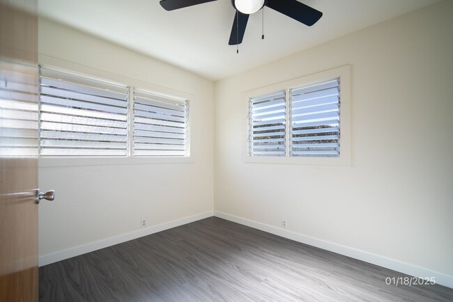 Building Photo - MOVE IN READY 3BR/1BA/2 TANDEM PKG IN AIEA...