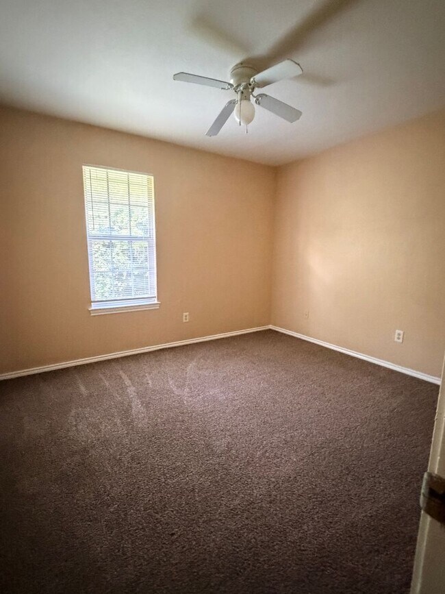Building Photo - 5703 Redstone Dr