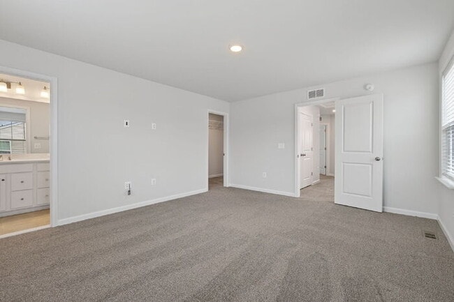 Building Photo - Spacious 3 Bedroom Townhome in Glen Allen - $2,650/mo