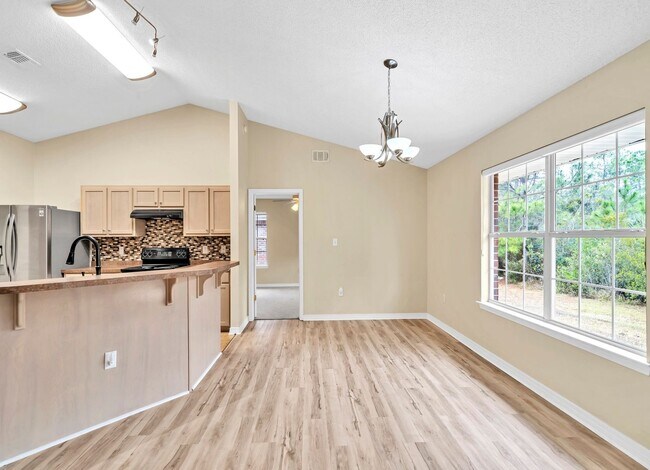 Building Photo - 4bed/2bath...Navarre home!