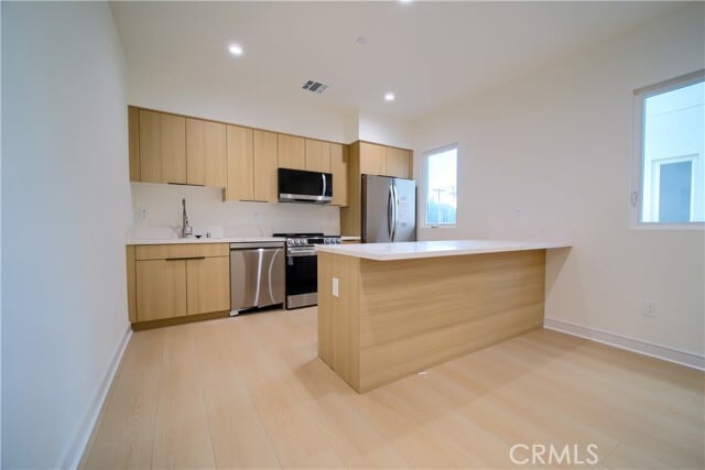 Building Photo - 257 S Ave 54