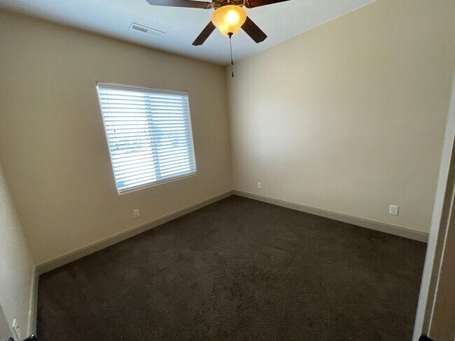 Building Photo - 83 N Lee Ln