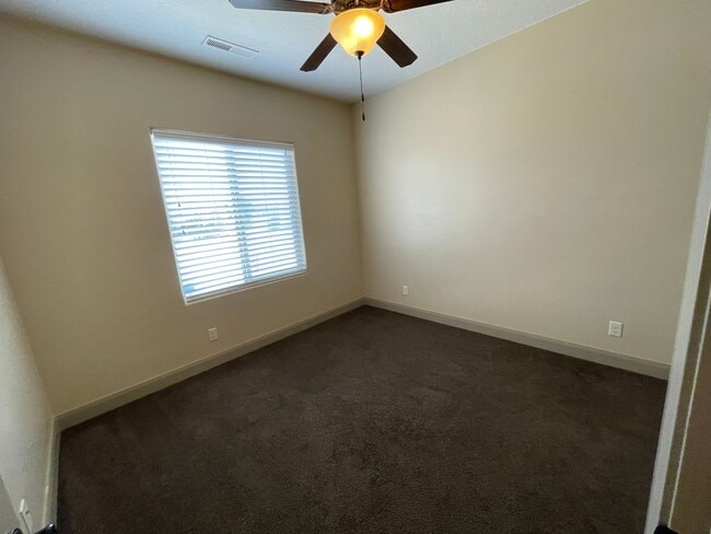 Building Photo - Pet-Friendly Three Bedroom Home in Riversi...