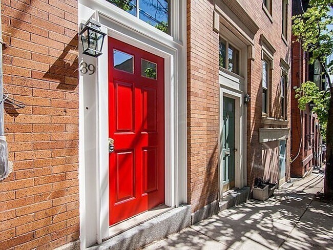 Building Photo - 39 Eden St