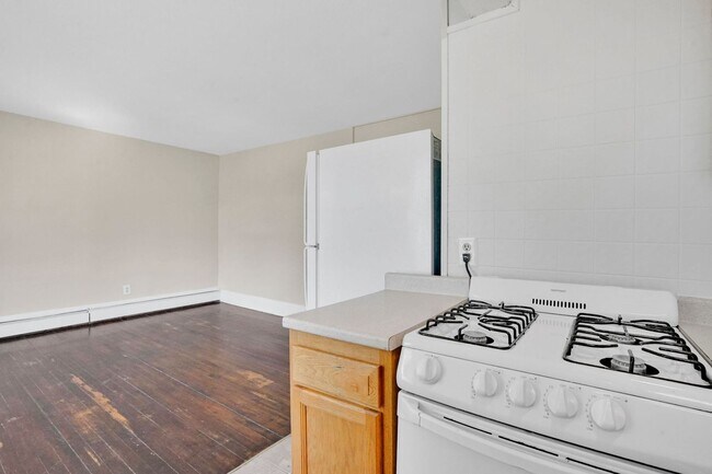 Building Photo - 3 Sumner Ave