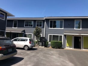 Building Photo - Taggart TownHouse Hardwood Patio Park Pets Bike Bus