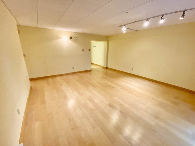 Building Photo - 135 Pleasant St