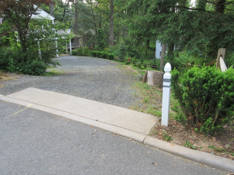 Driveway - 104 Buckingham Rd