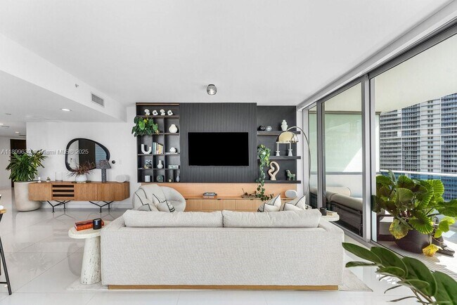 Building Photo - 200 Biscayne Blvd Way